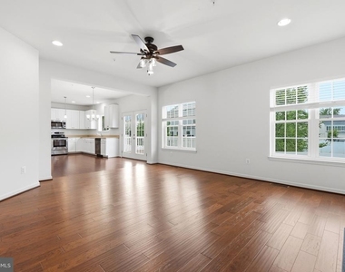 7906 Sibley Way - Photo Thumbnail 12
