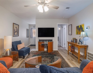 7406 Shadow Hill Dr - Photo Thumbnail 6