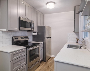 7406 Shadow Hill Dr - Photo Thumbnail 10