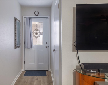 7406 Shadow Hill Dr - Photo Thumbnail 3