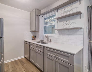 7406 Shadow Hill Dr - Photo Thumbnail 11