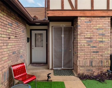 7406 Shadow Hill Dr - Photo Thumbnail 2