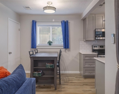 7406 Shadow Hill Dr - Photo Thumbnail 9