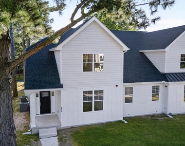 214 Chandler Street - Photo Thumbnail 3