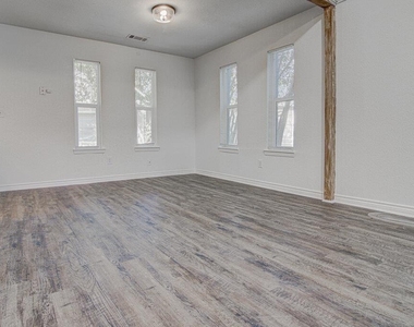 1807 Briar Hill Dr - Photo Thumbnail 9