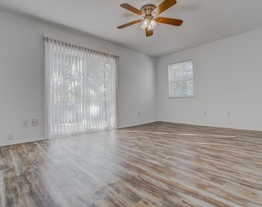 1807 Briar Hill Dr - Photo Thumbnail 15
