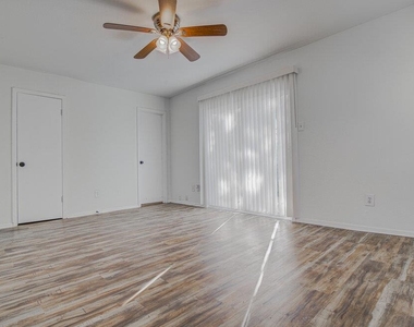 1807 Briar Hill Dr - Photo Thumbnail 16