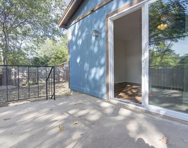 1807 Briar Hill Dr - Photo Thumbnail 19