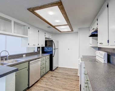 1807 Briar Hill Dr - Photo Thumbnail 8