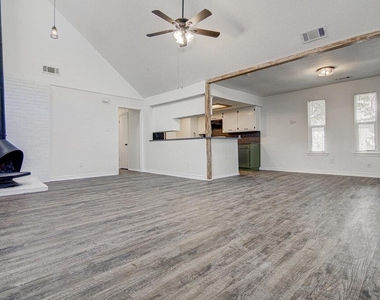 1807 Briar Hill Dr - Photo Thumbnail 5