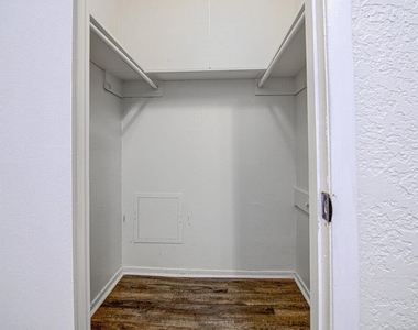 1807 Briar Hill Dr - Photo Thumbnail 14