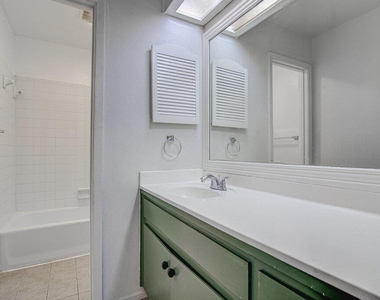 1807 Briar Hill Dr - Photo Thumbnail 12