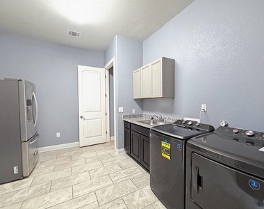 2900 Browntop Ct - Photo Thumbnail 11