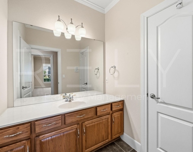 808 Armstrong Dr - Photo Thumbnail 22