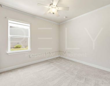 808 Armstrong Dr - Photo Thumbnail 26
