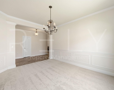 808 Armstrong Dr - Photo Thumbnail 13