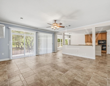 808 Armstrong Dr - Photo Thumbnail 6