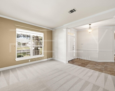 808 Armstrong Dr - Photo Thumbnail 11