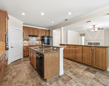 808 Armstrong Dr - Photo Thumbnail 8