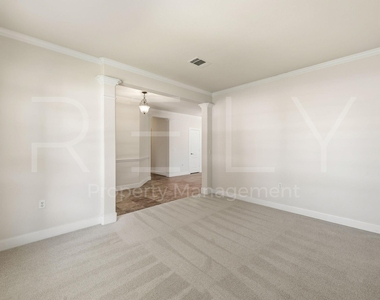 808 Armstrong Dr - Photo Thumbnail 12