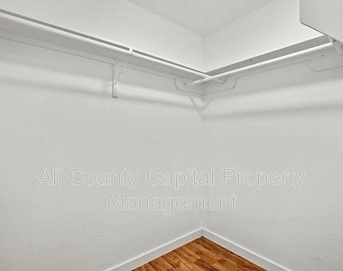 502 W 35th St - Photo Thumbnail 8
