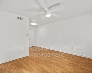 502 W 35th St - Photo Thumbnail 2