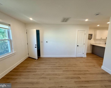 2920 8th Street Ne - Photo Thumbnail 4