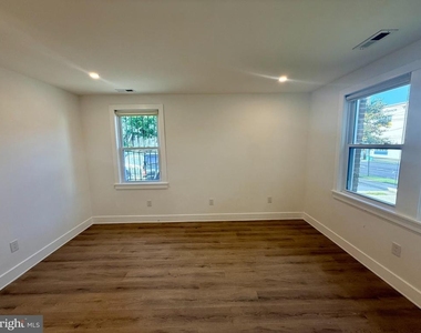 2920 8th Street Ne - Photo Thumbnail 2