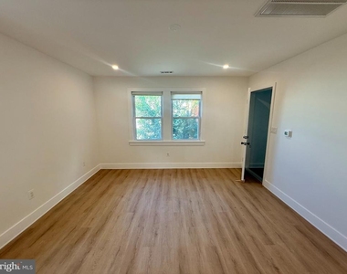 2920 8th Street Ne - Photo Thumbnail 3