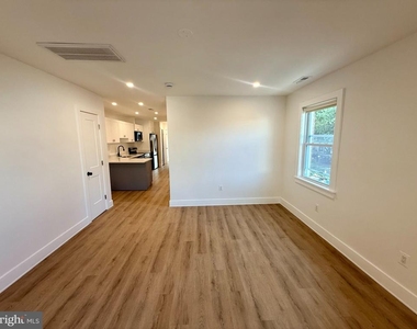 2920 8th Street Ne - Photo Thumbnail 1