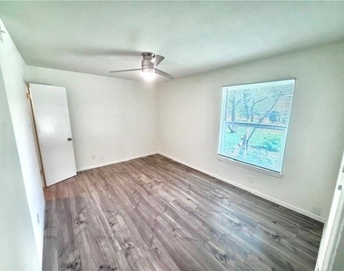 7303 Whispering Creek Cir - Photo Thumbnail 8
