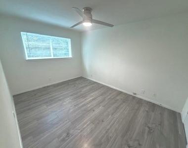7303 Whispering Creek Cir - Photo Thumbnail 11