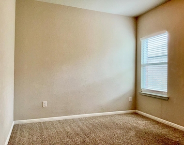 1522 Autumn Sage Way - Photo Thumbnail 18