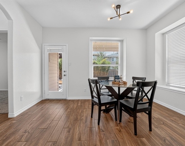 1703 Comfort Ln - Photo Thumbnail 10
