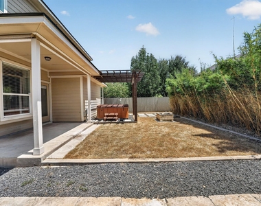 1703 Comfort Ln - Photo Thumbnail 32