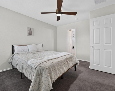 1703 Comfort Ln - Photo Thumbnail 25