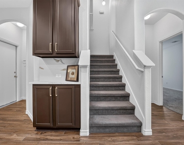 1703 Comfort Ln - Photo Thumbnail 12