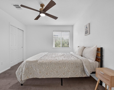 1703 Comfort Ln - Photo Thumbnail 27