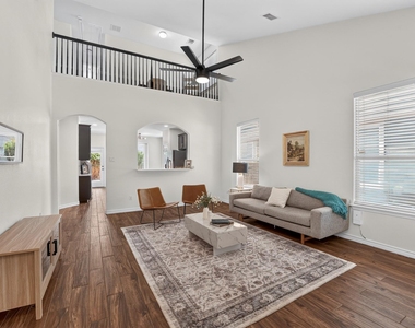 1703 Comfort Ln - Photo Thumbnail 3