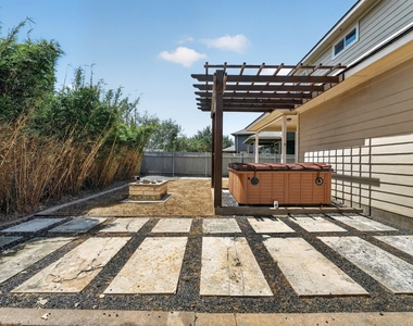 1703 Comfort Ln - Photo Thumbnail 34