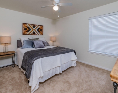 4004 Rocky Shore Ln - Photo Thumbnail 16