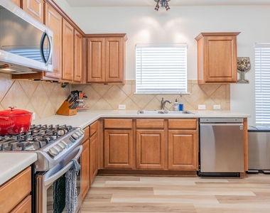 4004 Rocky Shore Ln - Photo Thumbnail 3