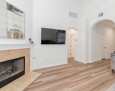 4004 Rocky Shore Ln - Photo Thumbnail 4