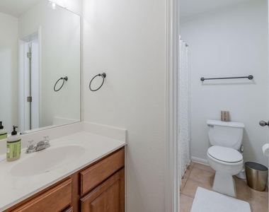 4004 Rocky Shore Ln - Photo Thumbnail 17