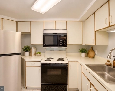 2111 Wisconsin Avenue Nw - Photo Thumbnail 4
