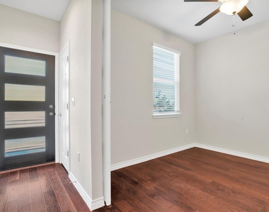 5412 Golden Canary Ln - Photo Thumbnail 3