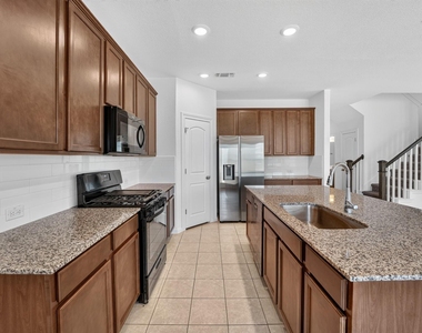 221 Sand Lily Ln - Photo Thumbnail 8