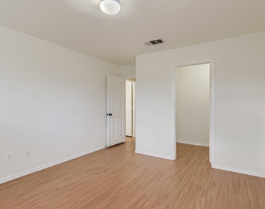 13913 Harris Ridge Blvd - Photo Thumbnail 12