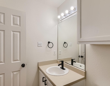 13913 Harris Ridge Blvd - Photo Thumbnail 14