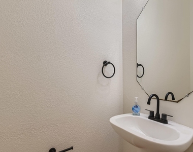 13913 Harris Ridge Blvd - Photo Thumbnail 10